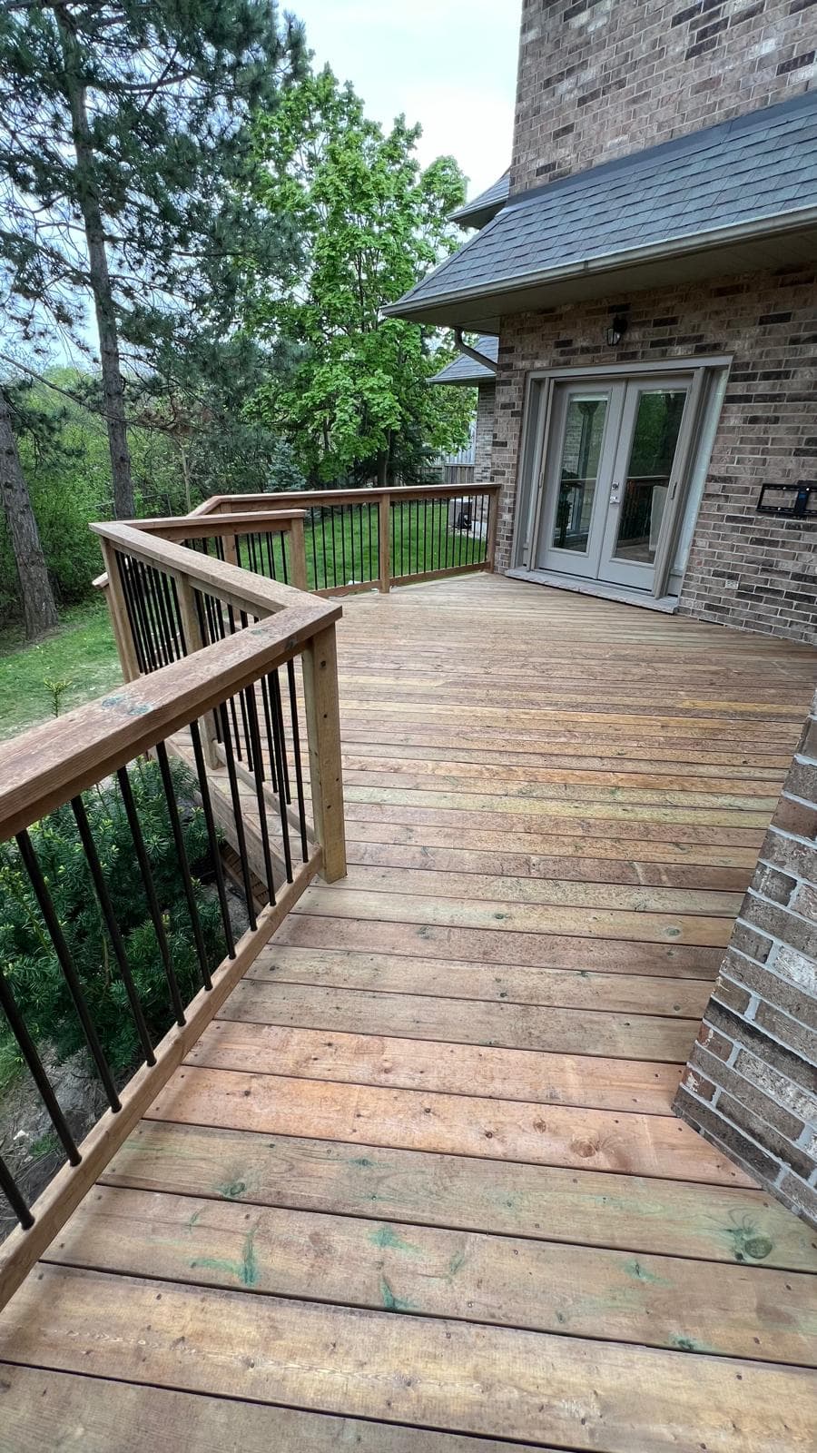 Deck Construction in Oakville & Burlington by Oakville Fence Repair