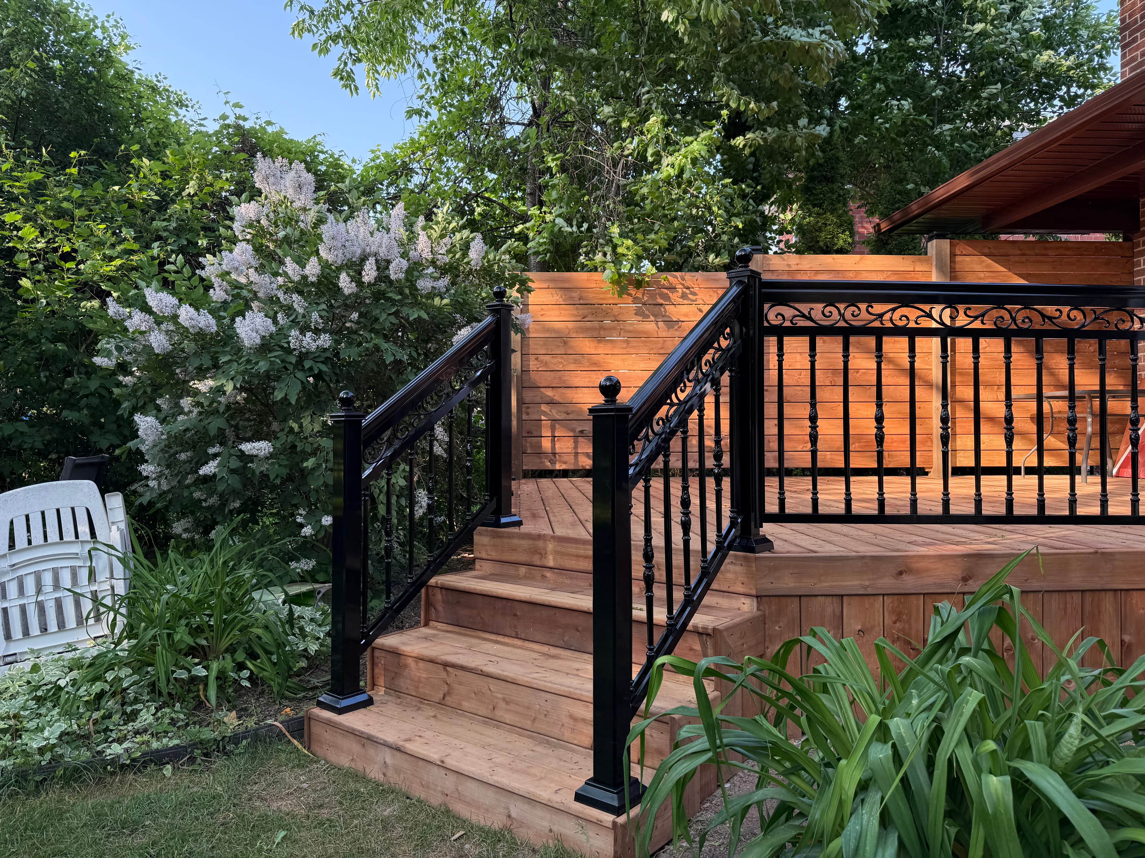 Deck with Metal Railings